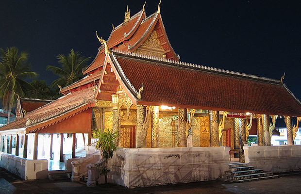 Wat Mai Suwannaphumaham in Laos