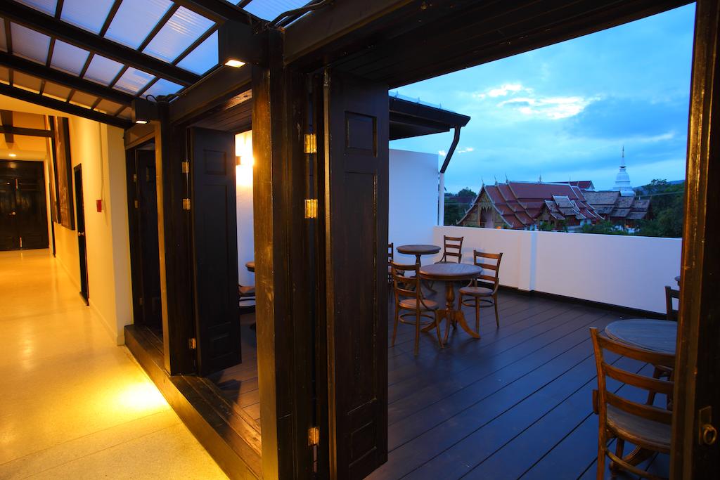 99 The Gallery Hotel