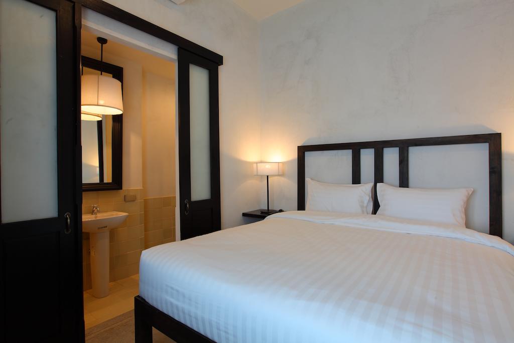 99 The Gallery Hotel