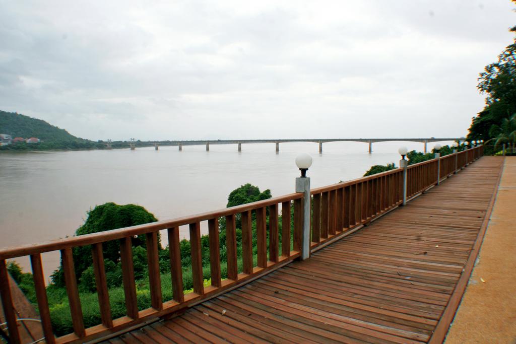 Arawan Riverside Hotel