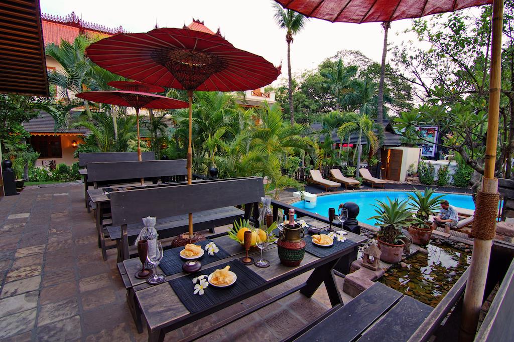 The Hotel by the Red Canal