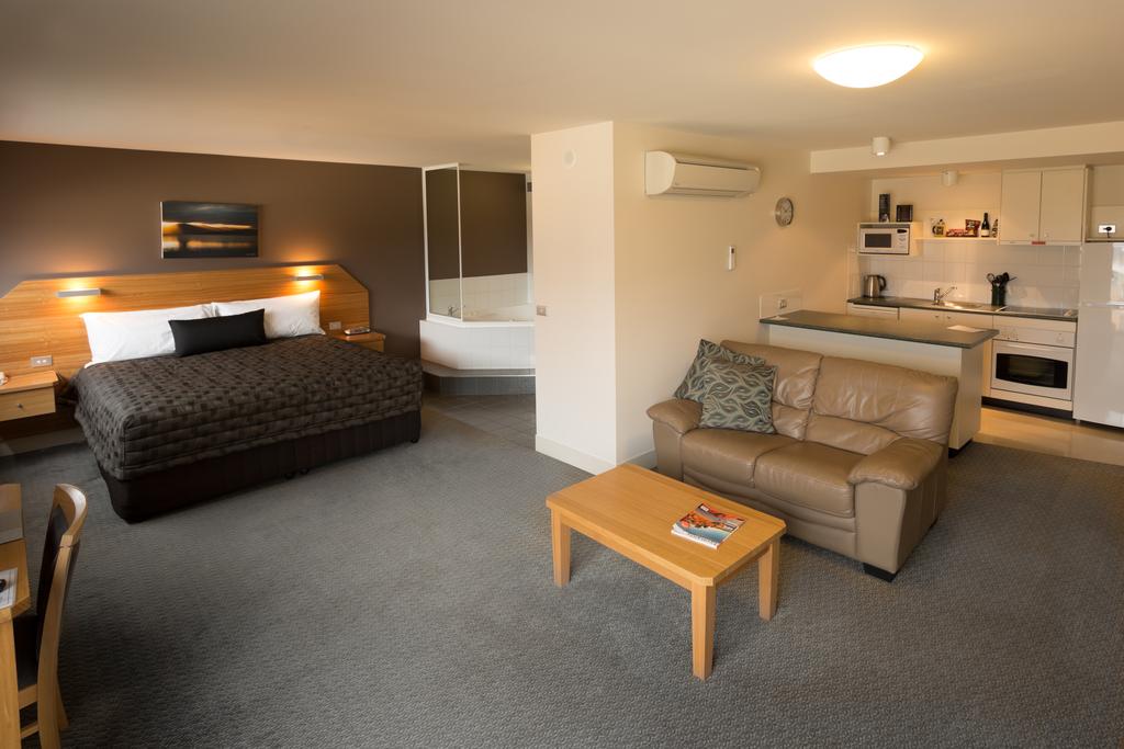 The Old Woolstore Apartment Hotel
