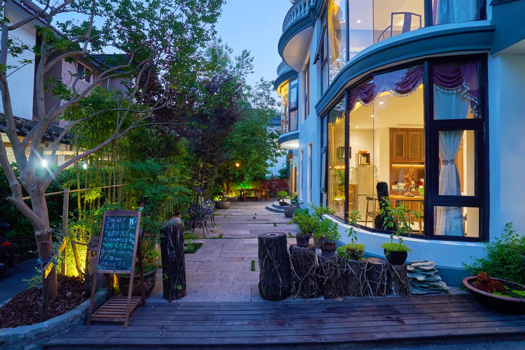 Hangzhou West Lake Lake YI Tong Intelligent Homestay
