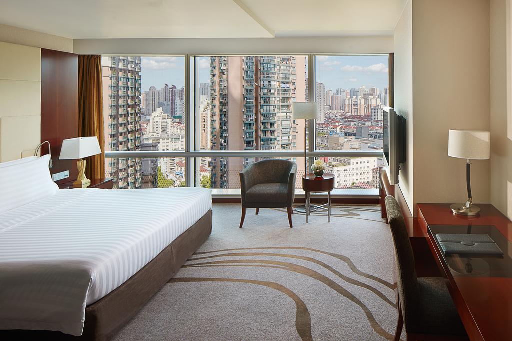 Pullman Shanghai Skyway