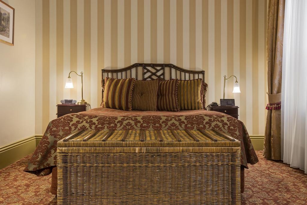 Hadley's Orient Hotel
