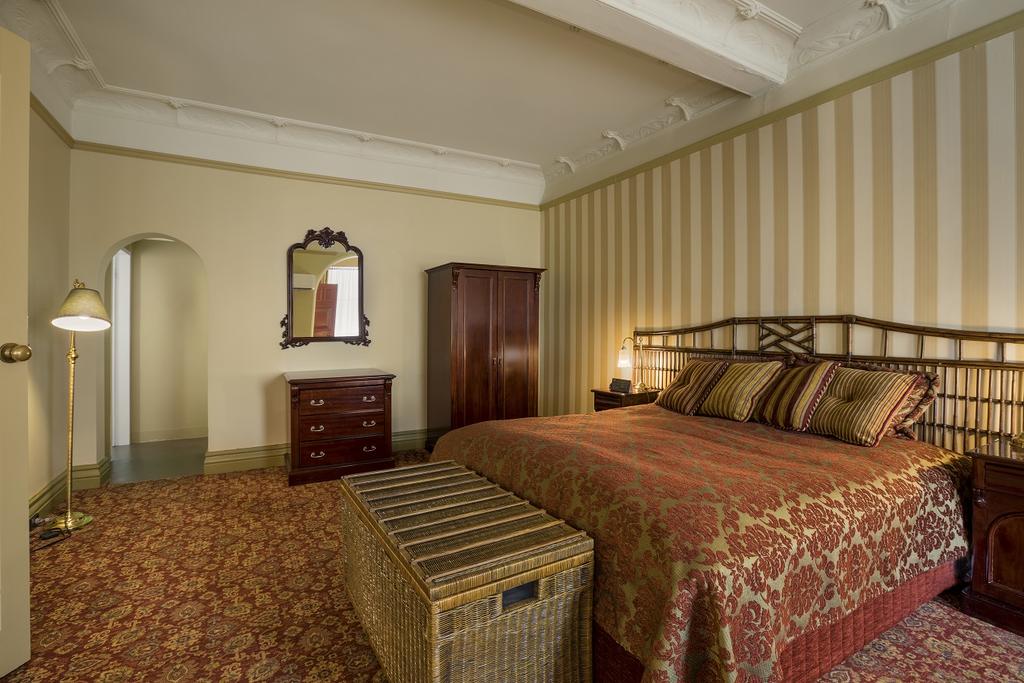 Hadley's Orient Hotel