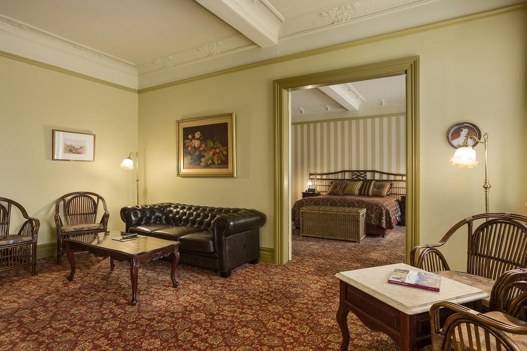 Hadley's Orient Hotel