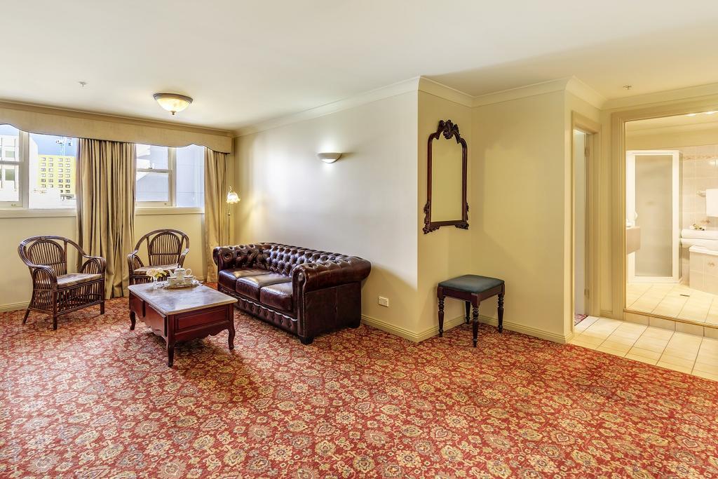 Hadley's Orient Hotel