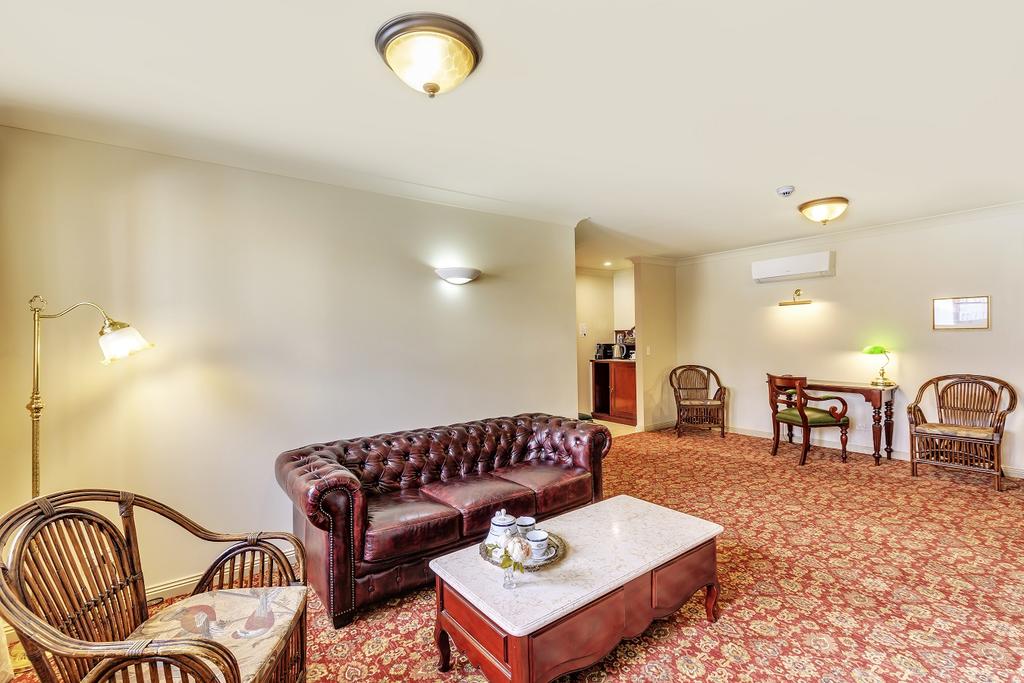 Hadley's Orient Hotel