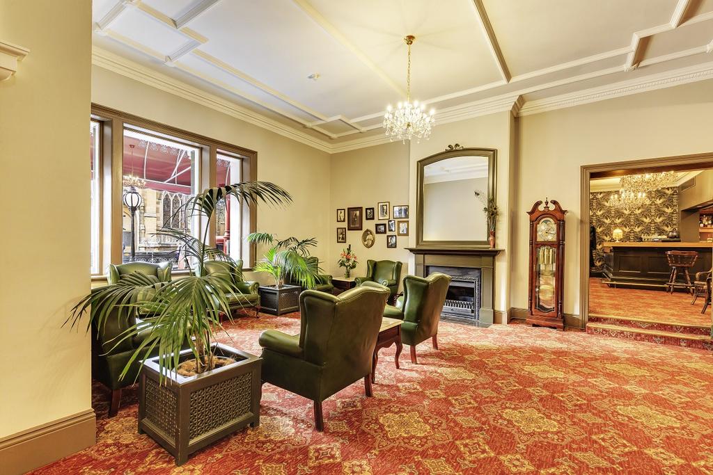 Hadley's Orient Hotel