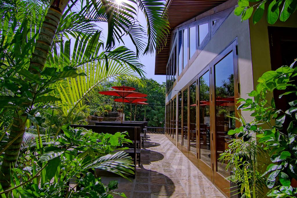 The Hotel by the Red Canal