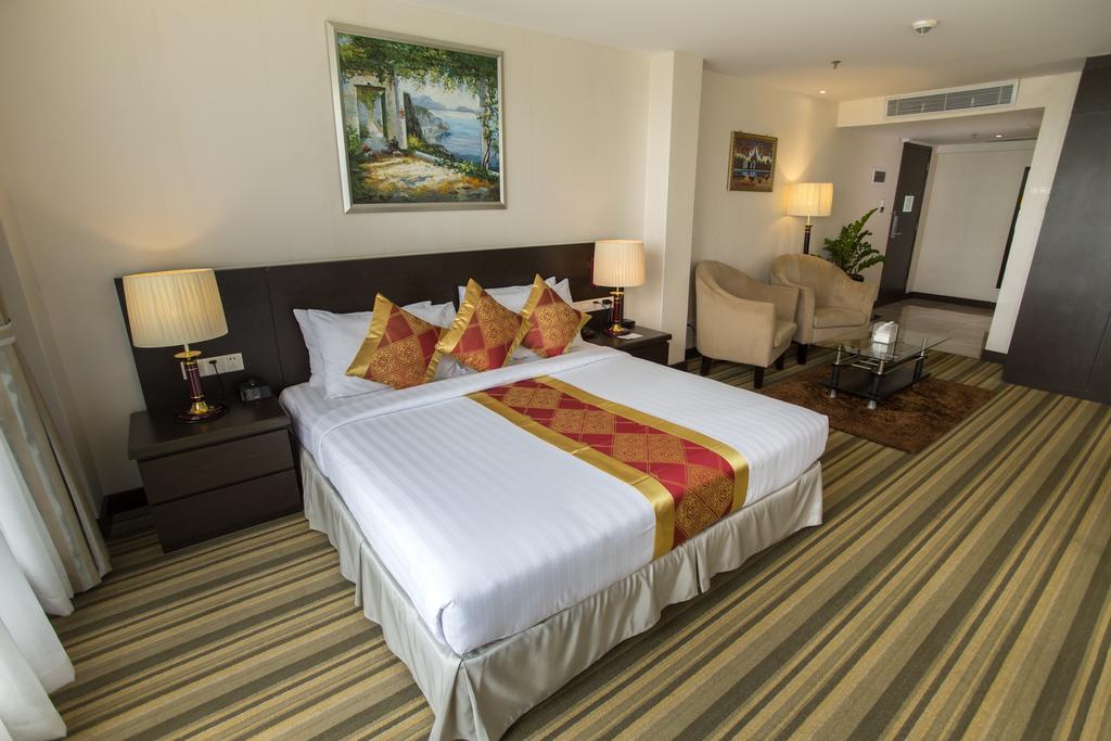 Esperado Lakeview Hotel