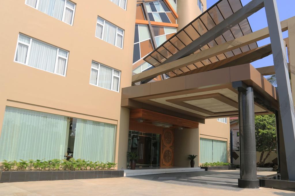 Eastern Palace Hotel