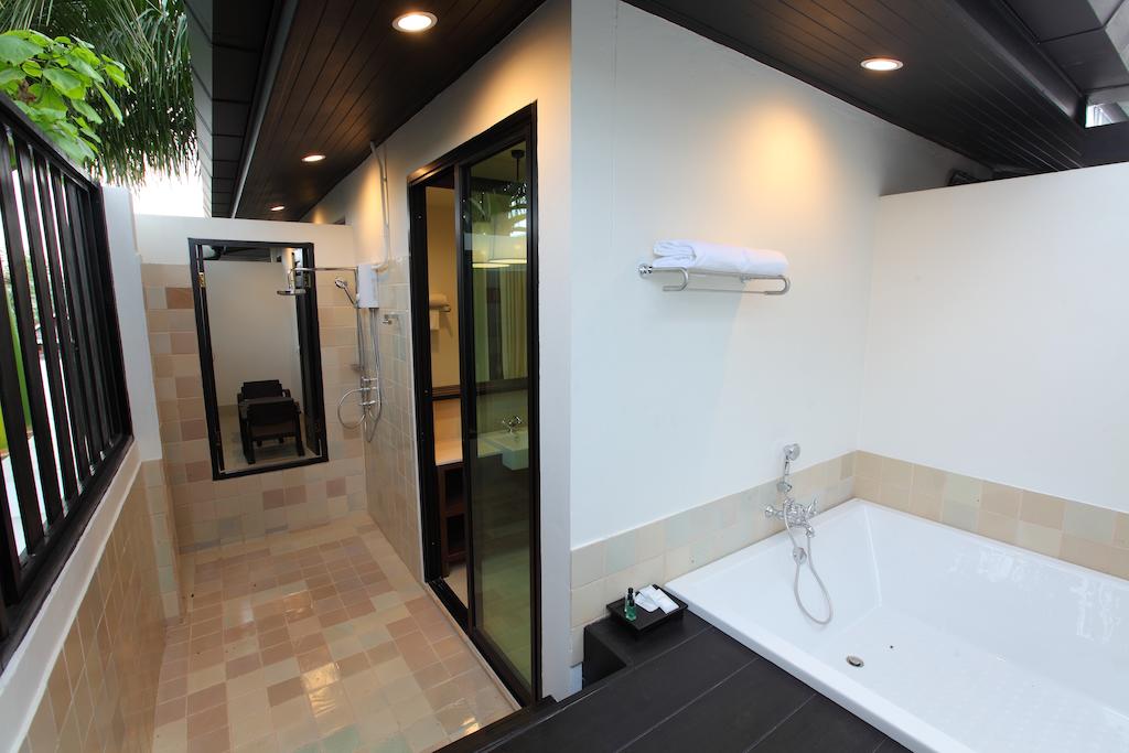 99 The Gallery Hotel