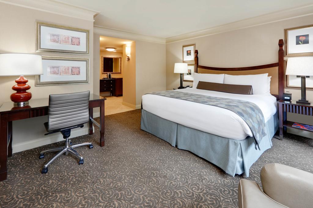 Royal Sonesta Chicago Riverfront