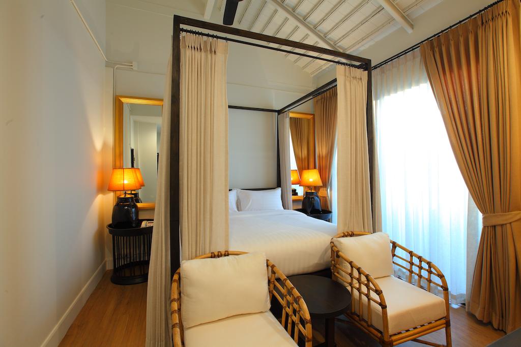 99 The Gallery Hotel