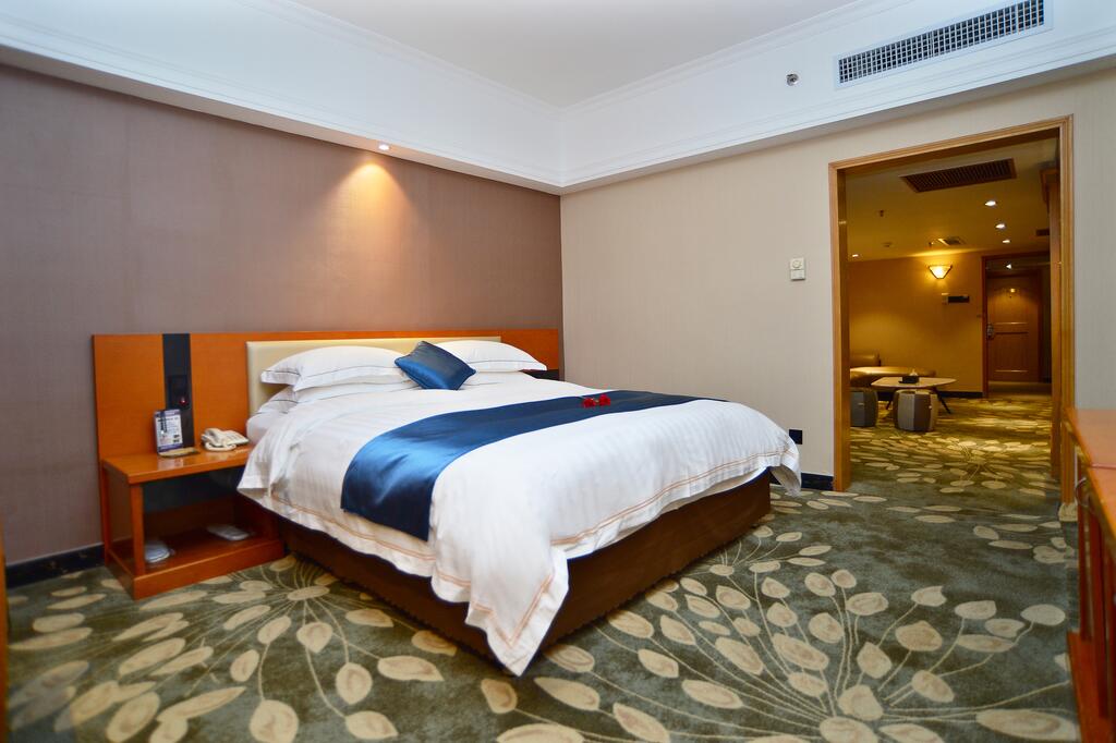 Shenzhen Kaili Hotel, Guomao Shopping Mall