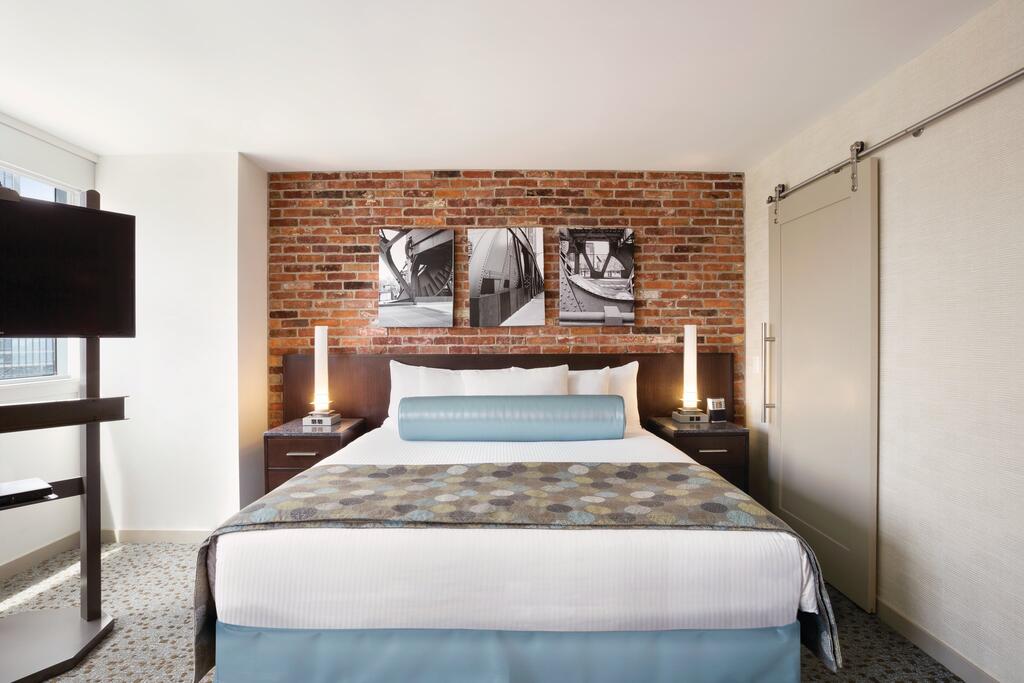 Royal Sonesta Chicago Riverfront