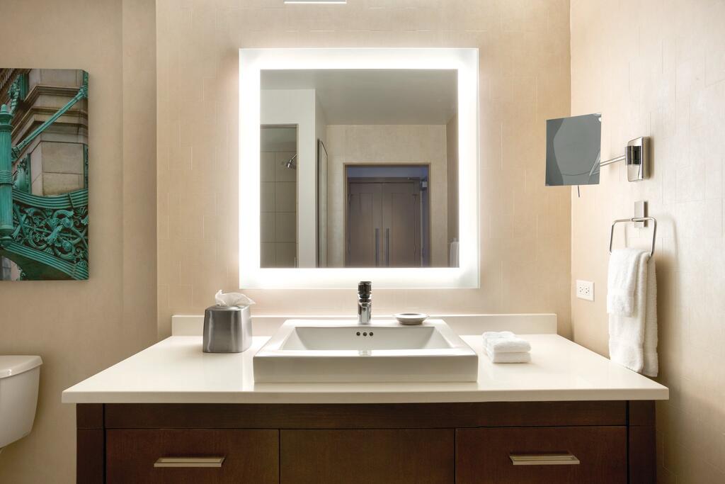 Royal Sonesta Chicago Riverfront