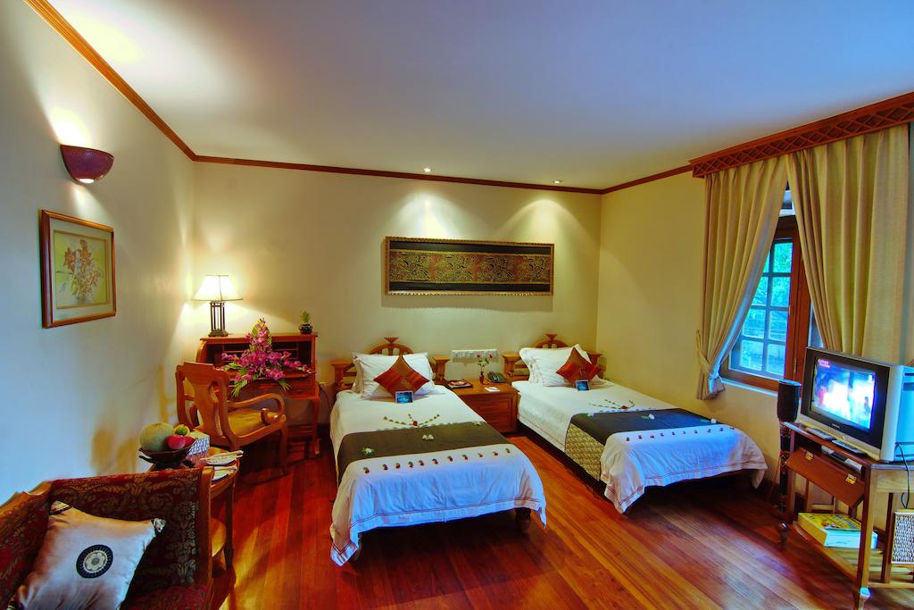 The Hotel by the Red Canal