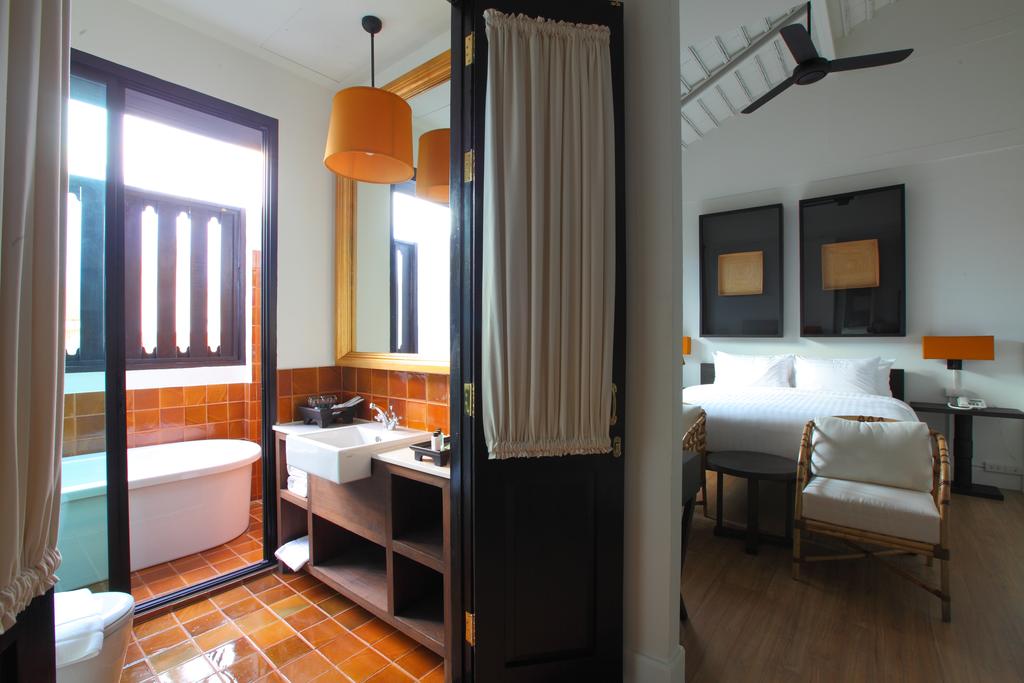 99 The Gallery Hotel