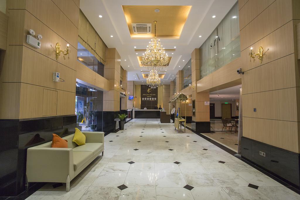 Esperado Lakeview Hotel