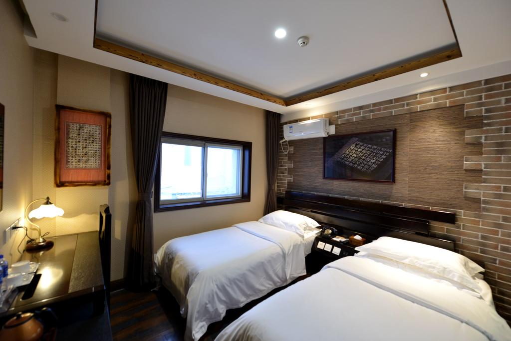 Beijing East Hotel (The Forbidden City, Drum Tower)