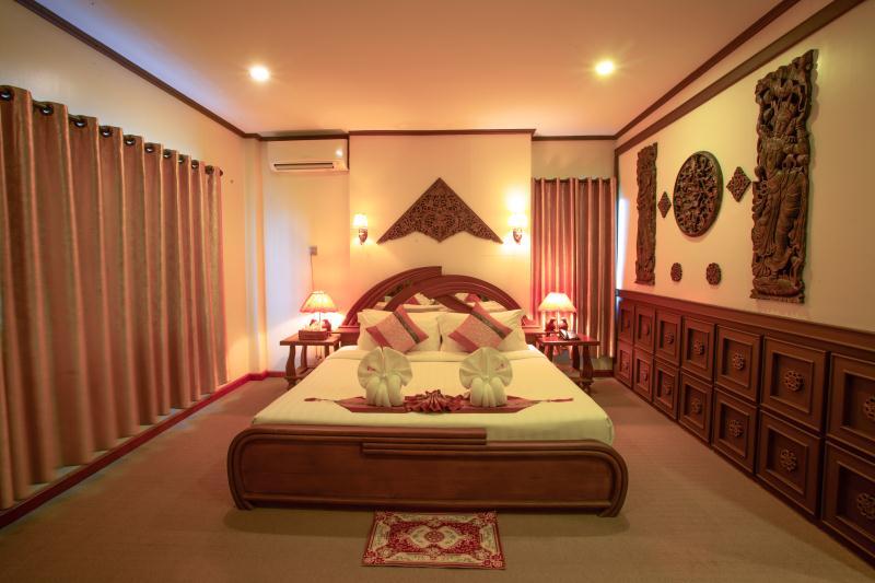 E-outfitting Golden Country Hotel