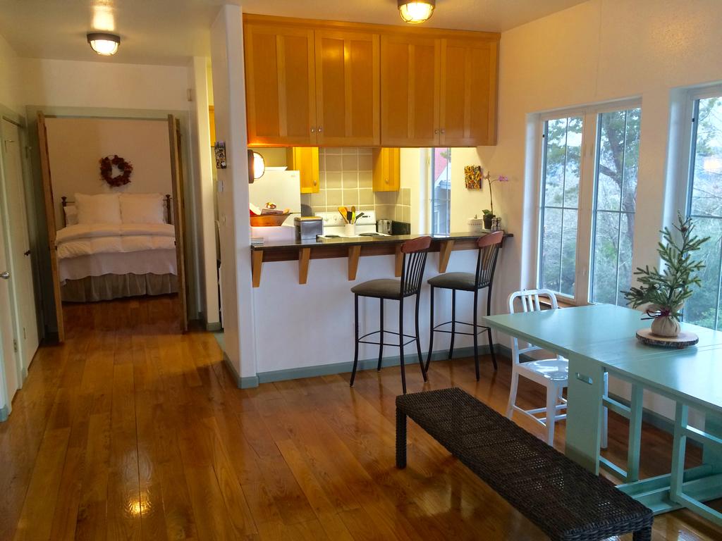 CYPRESS CABIN INN in the Woods