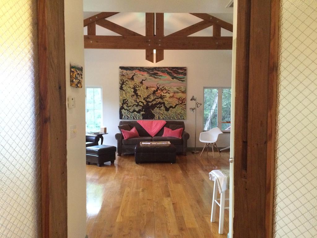 CYPRESS CABIN INN in the Woods
