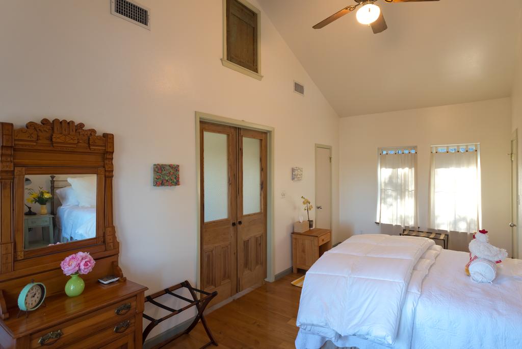 CYPRESS CABIN INN in the Woods