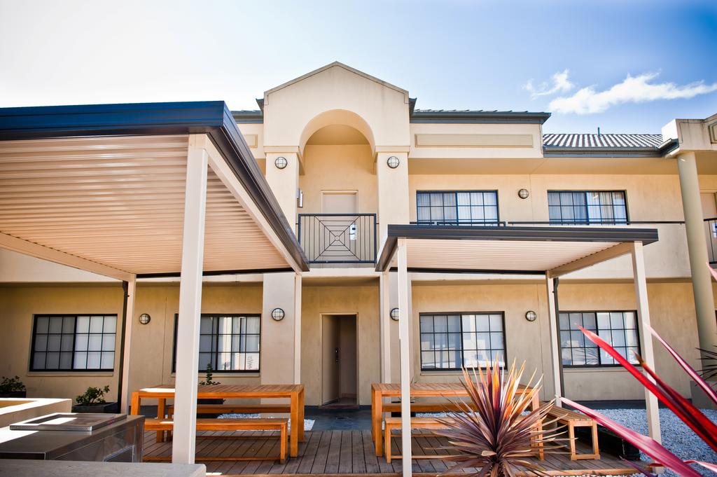 Canberra Parklands Central Apartment Hotel