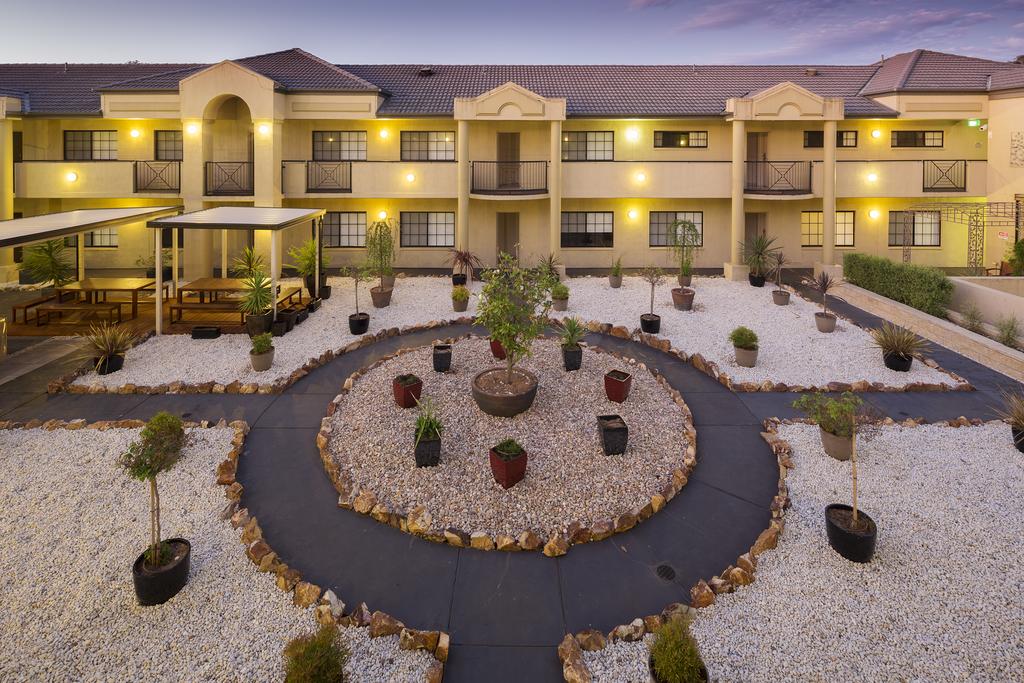 Canberra Parklands Central Apartment Hotel