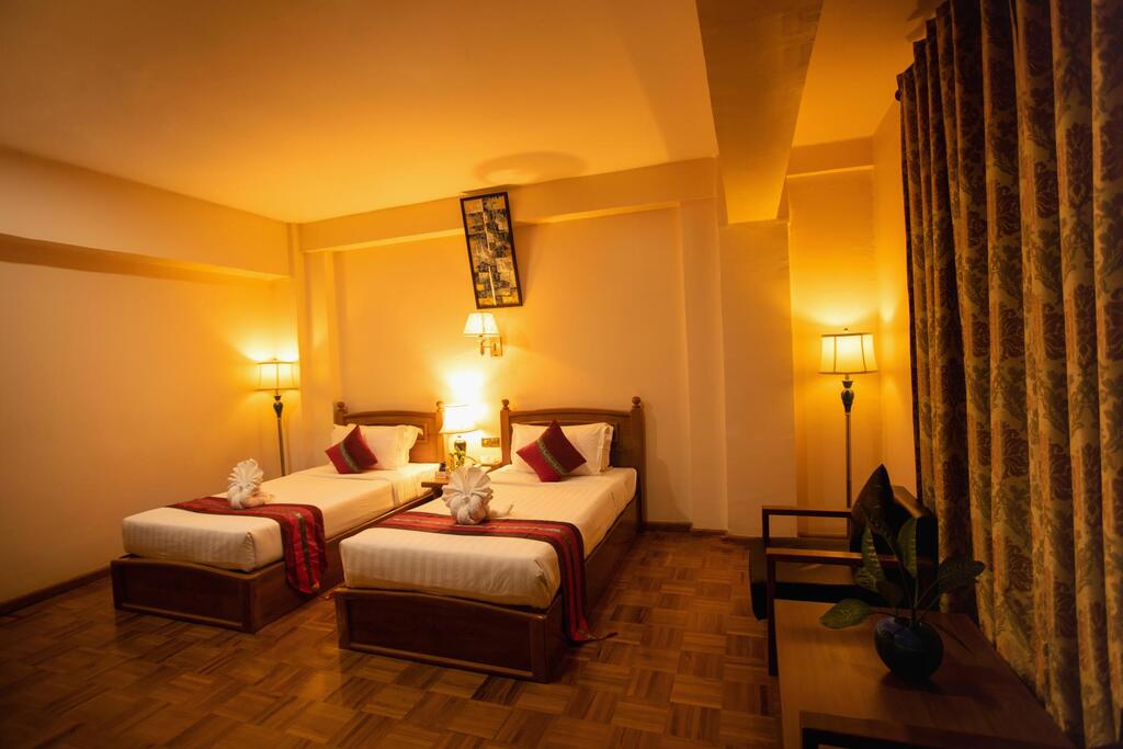 E-outfitting Golden Country Hotel