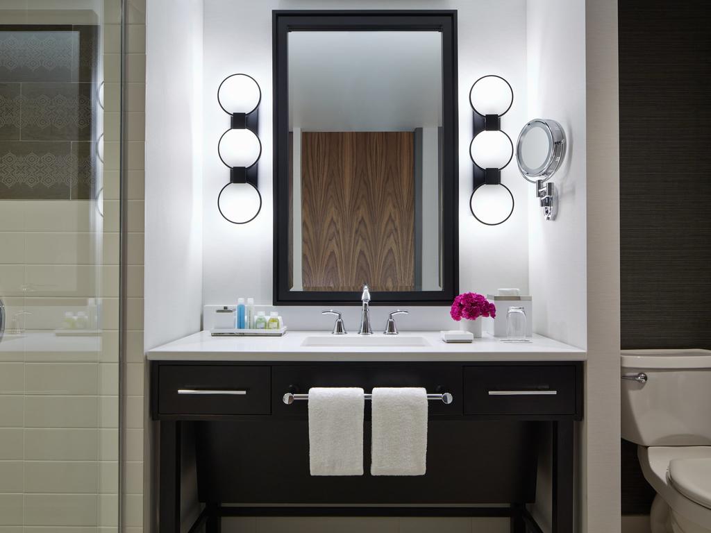 Loews Chicago Hotel