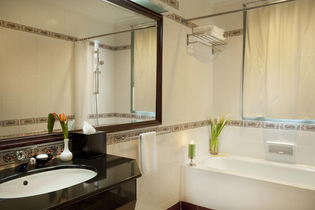 Diamond Westlake Suites