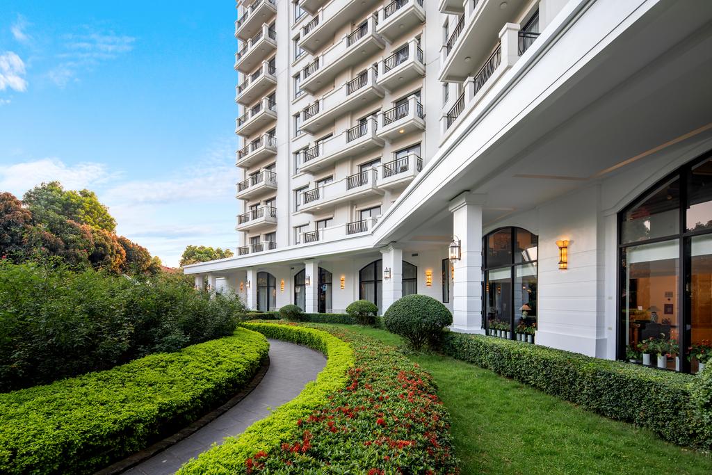 Elegant Suites Westlake